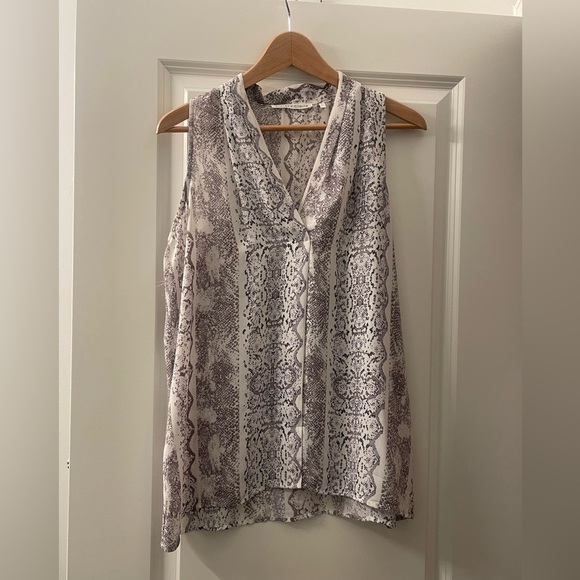 Violet & Claire Tops - Violet & Claire Gray Patterned Sleeveless Blouse